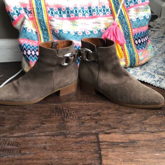 E U C! Aquatalia Faria Taupe Suede Weatherproof Ankle Bootie S : 6 BARELY WORN - Picture 12 of 14